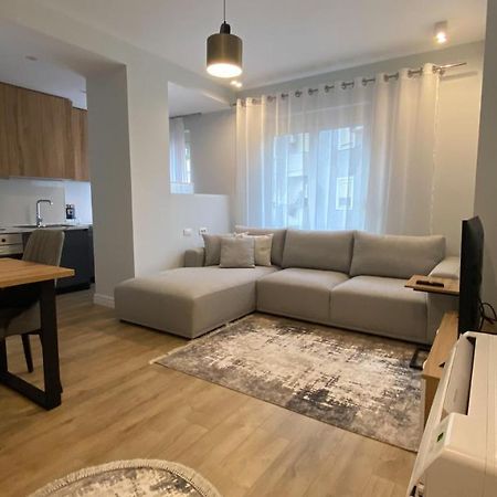 Centrally Located Glamorous Bright Apt Near Bazaar Tirana Esterno foto