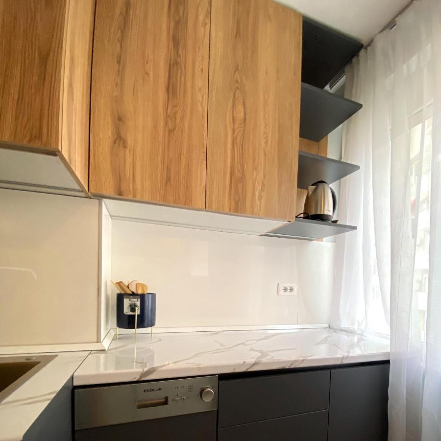 Centrally Located Glamorous Bright Apt Near Bazaar Tirana Esterno foto