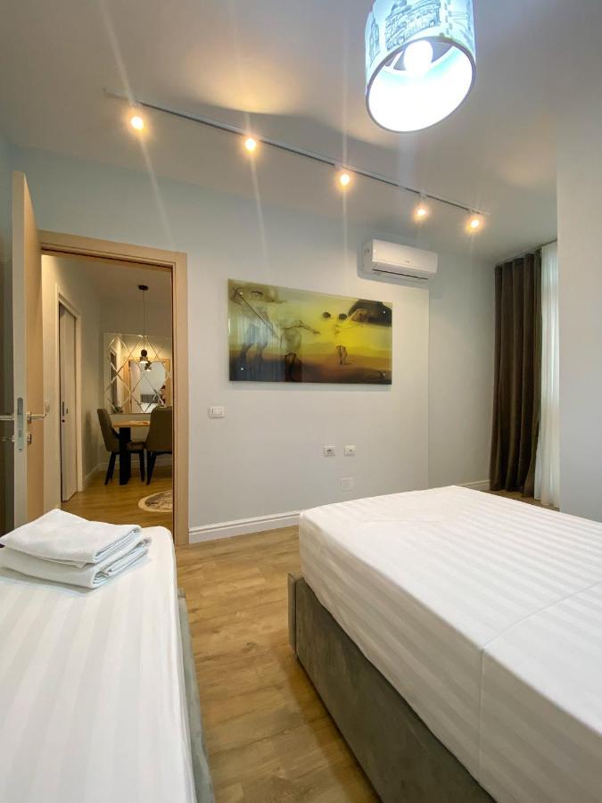 Centrally Located Glamorous Bright Apt Near Bazaar Tirana Esterno foto