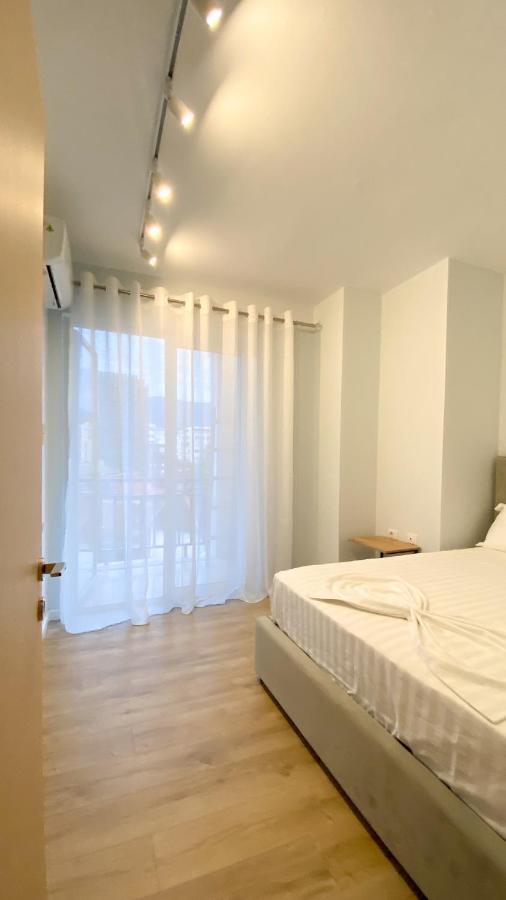 Centrally Located Glamorous Bright Apt Near Bazaar Tirana Esterno foto